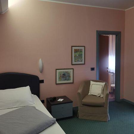 Hotel Vittoria Sondrio Kültér fotó