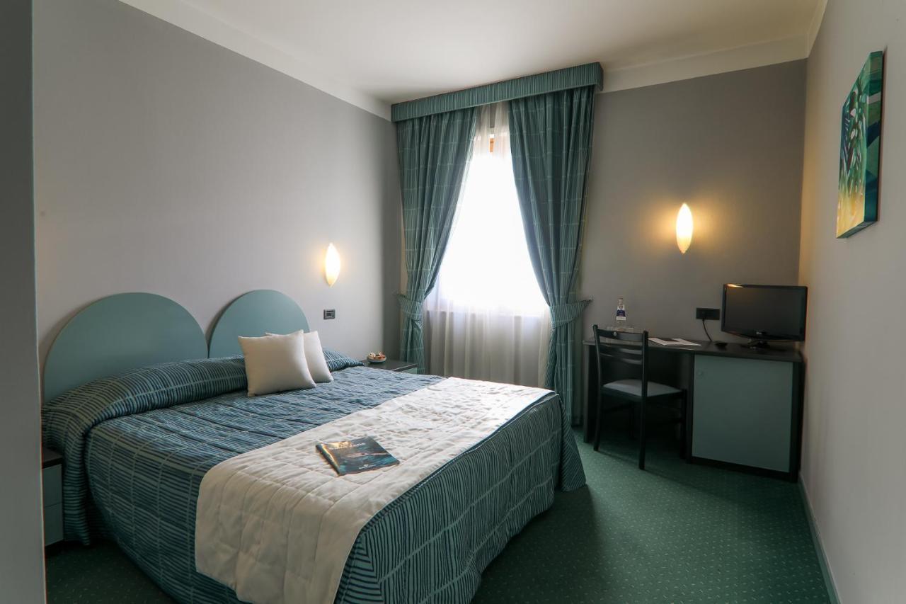 Hotel Vittoria Sondrio Kültér fotó