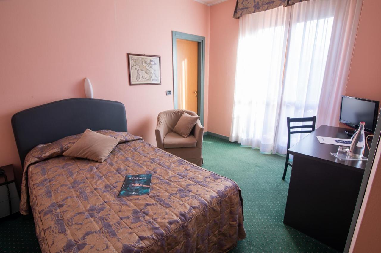 Hotel Vittoria Sondrio Kültér fotó