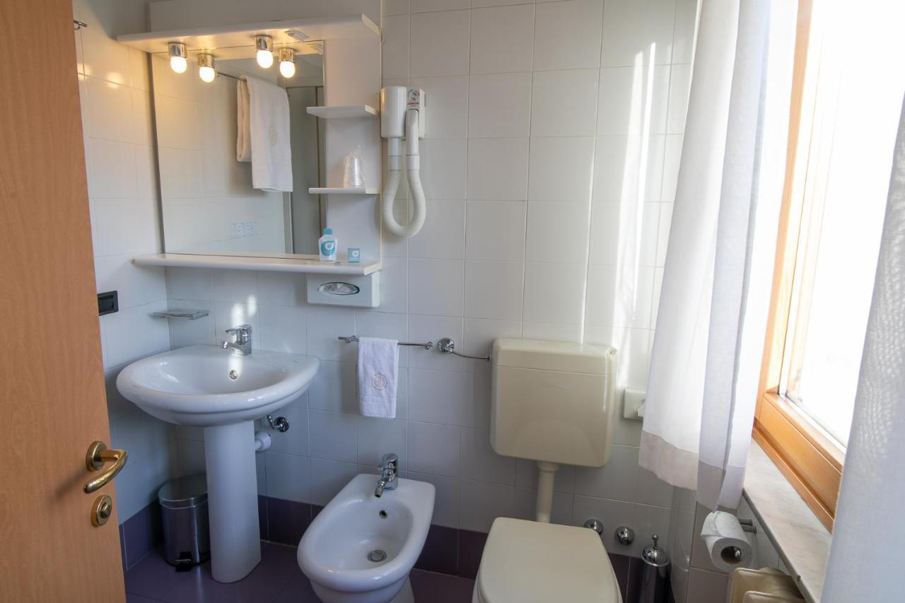 Hotel Vittoria Sondrio Kültér fotó