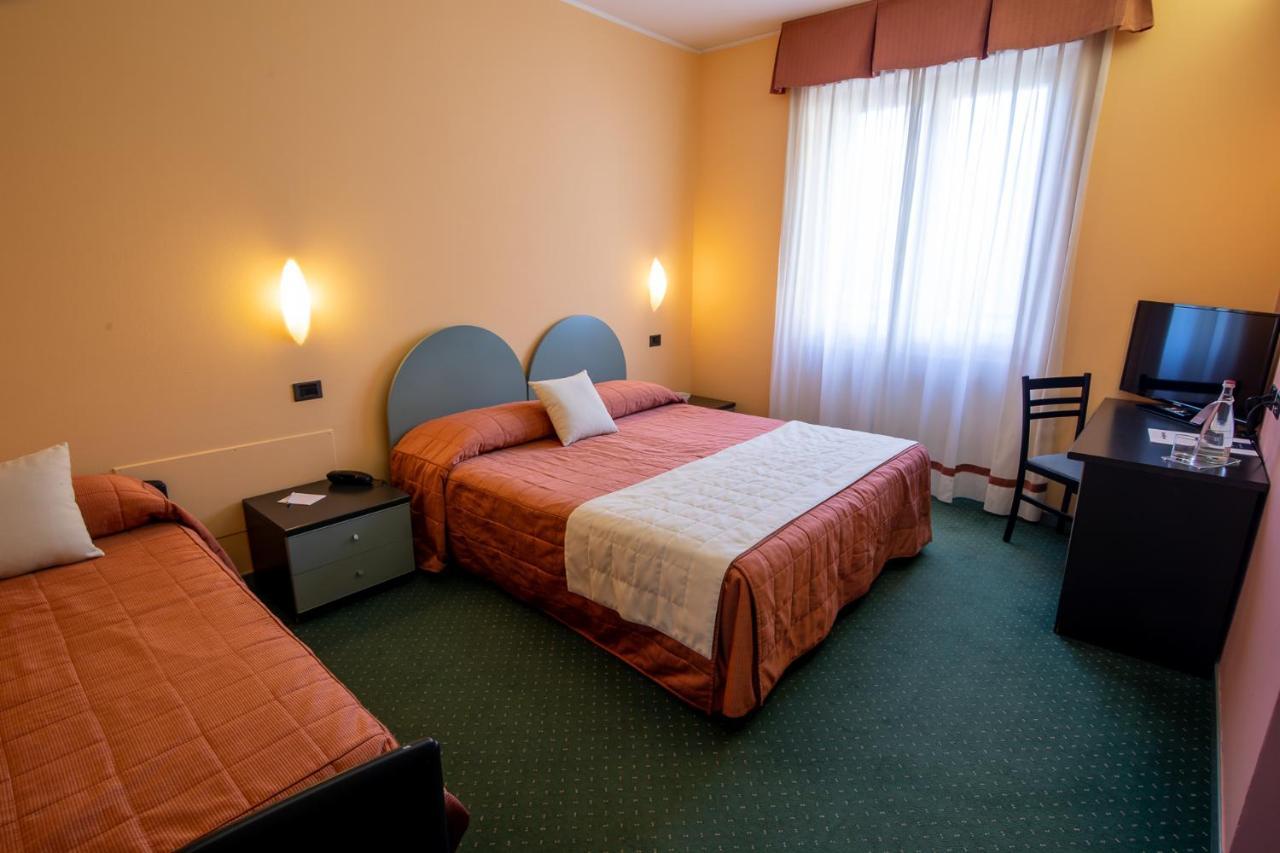 Hotel Vittoria Sondrio Kültér fotó