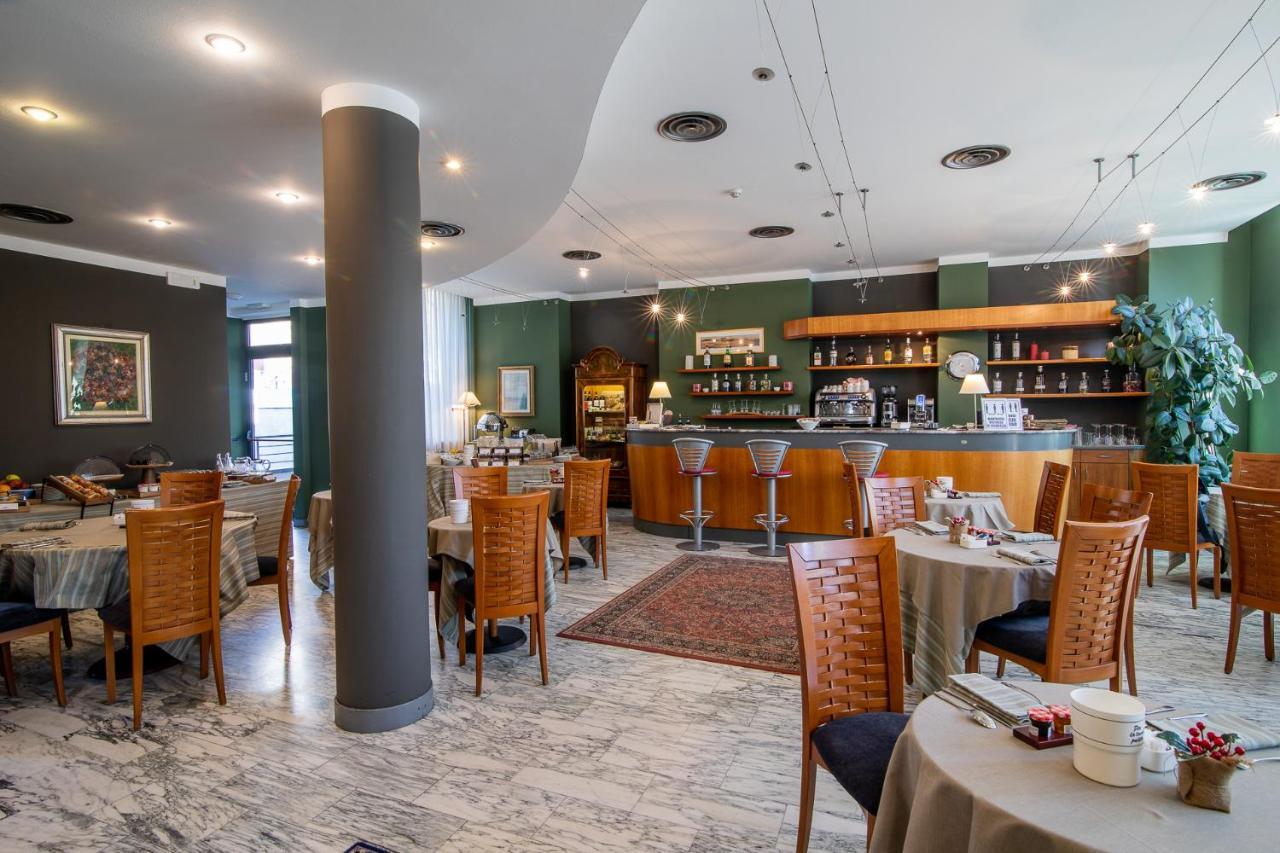 Hotel Vittoria Sondrio Kültér fotó
