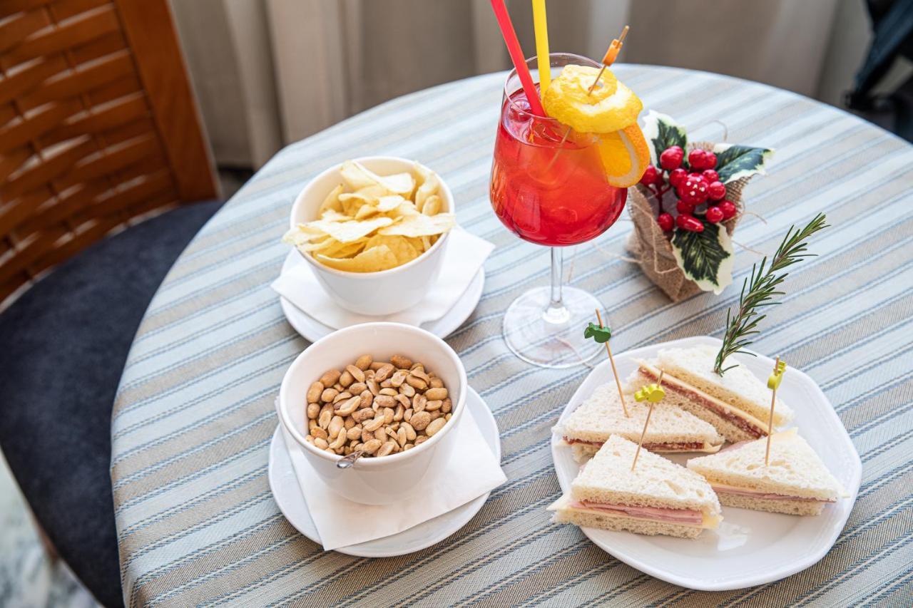 Hotel Vittoria Sondrio Kültér fotó