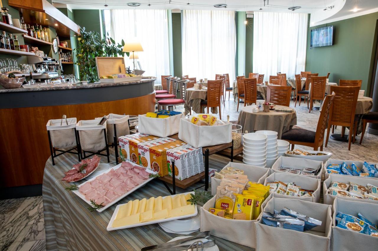 Hotel Vittoria Sondrio Kültér fotó