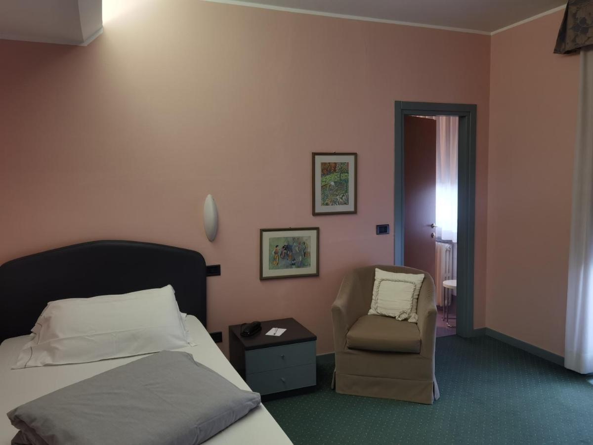 Hotel Vittoria Sondrio Kültér fotó