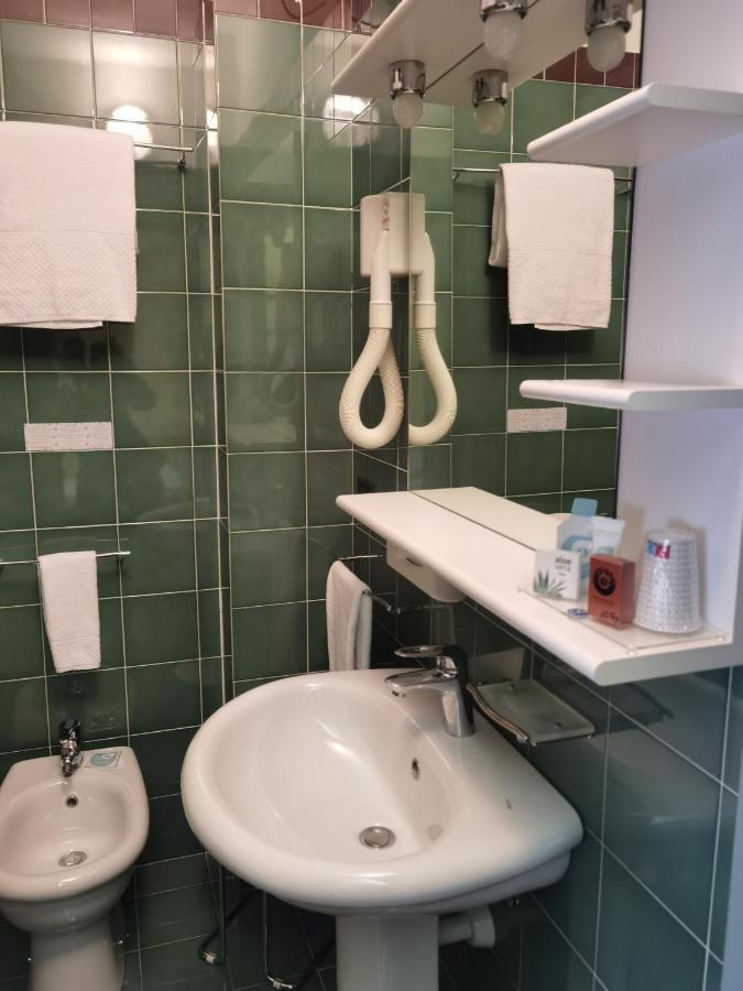 Hotel Vittoria Sondrio Kültér fotó